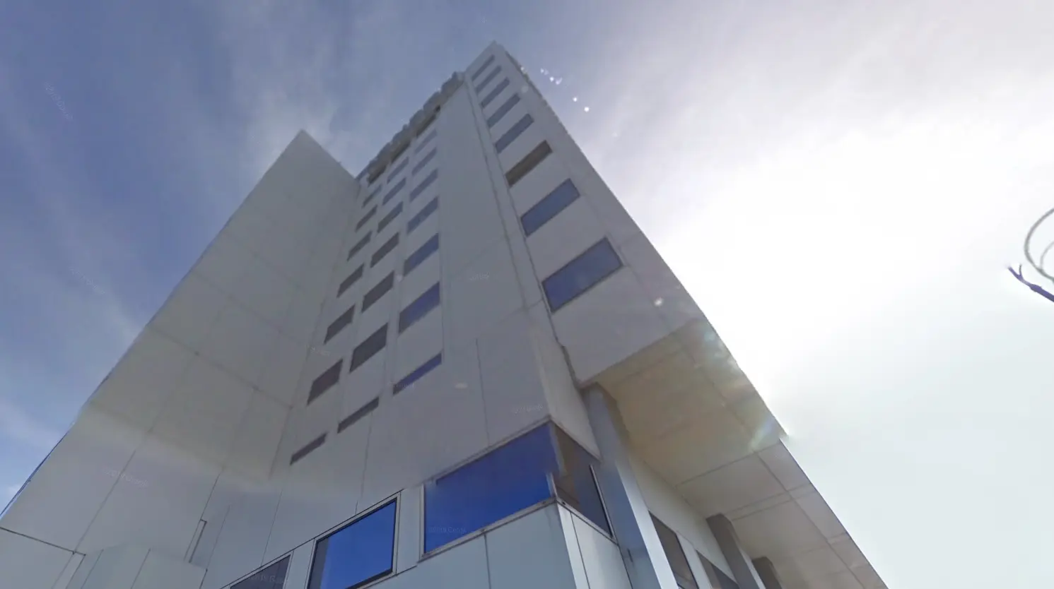 Kantoorpand Weesperzijde/Amstel gekraakt