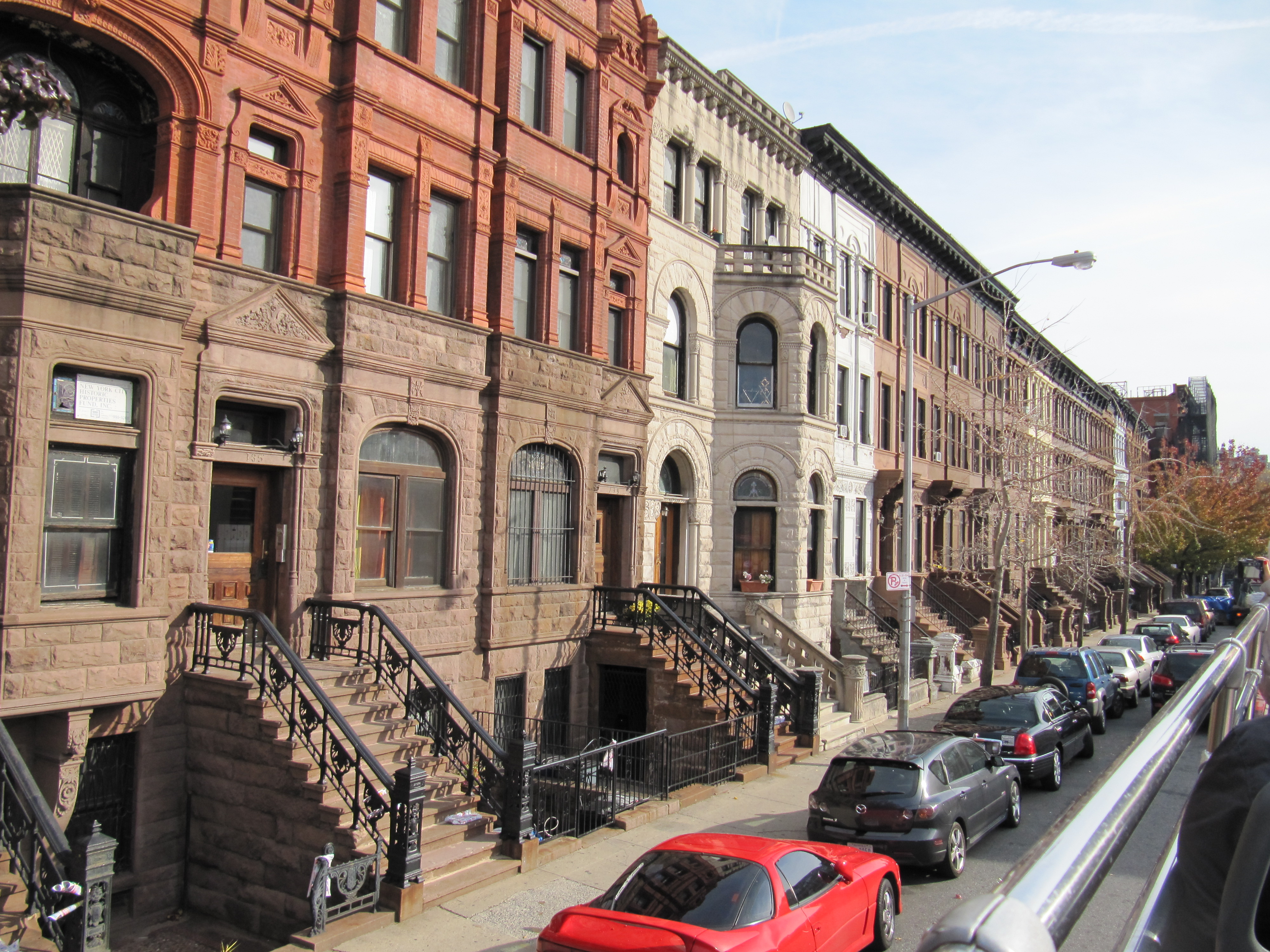 Huizenprijzen dalen rum 7,5% in april