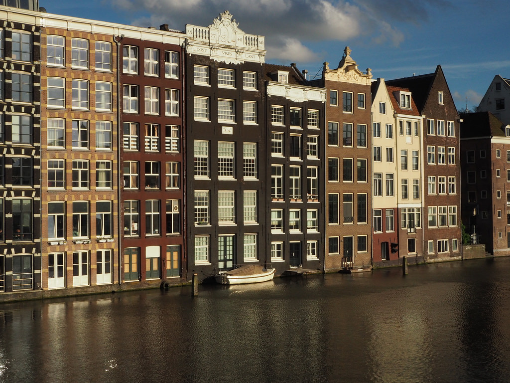 Amsterdam heft boete voor leegstaande woningen